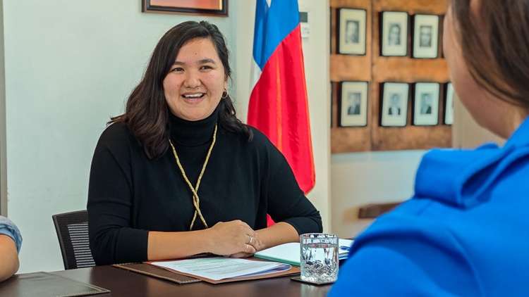 Suina Chahuán presentando la Estrategia Nacional de Desarrollo de Proveedores