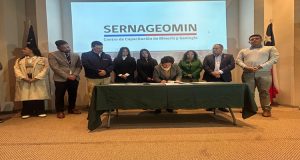 Ministerio de Minería y Sernageomin entregan becas a estudiantes