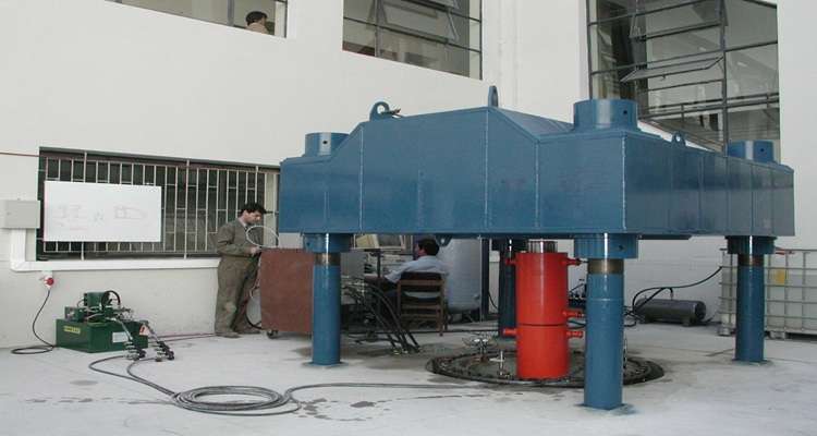 IDIEM usa triaxial gigante