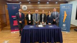 Primer Tribunal Ambiental y la Universidad del Alba