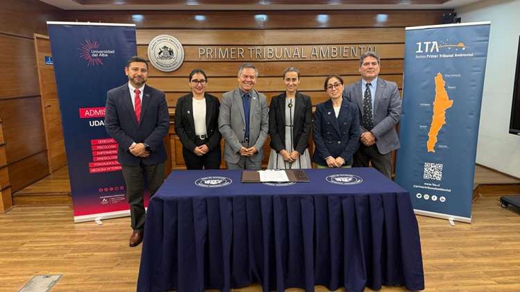 Primer Tribunal Ambiental y la Universidad del Alba