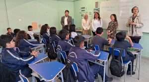 Fundación Collahuasi dona mobiliario a colegios de Tarapacá.
