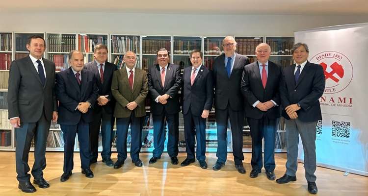 SONAMI convoca a exministros de Minería.