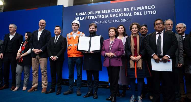 Gobierno firma Contrato Especial de Operación de Litio con Enami