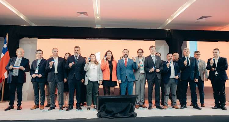 Congreso Internacional de Minería Tarapacá destaca innovación, desarrollo regional y formación de capital humano en la minería local.