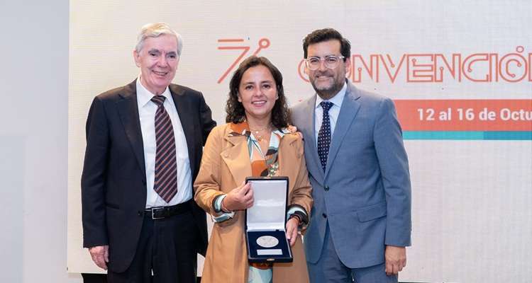 Collahuasi recibe premio del Instituto de Ingenieros en Minas