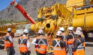 Estudiantes de San Felipe conocieron el armado de camiones mineros en Codelco Andina