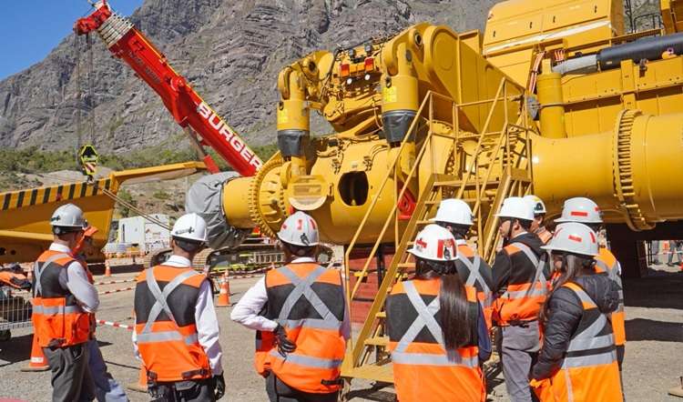 Estudiantes de San Felipe conocieron el armado de camiones mineros en Codelco Andina