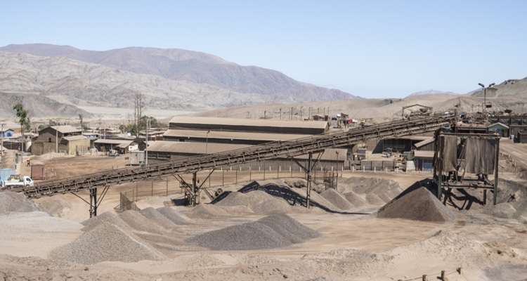 Fuga de ácido sulfúrico en planta de Enami en Atacama provoca emergencia química