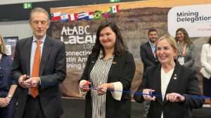 Subsecretaria Chahuán representa a la industria minera chilena en IMARC 2025
