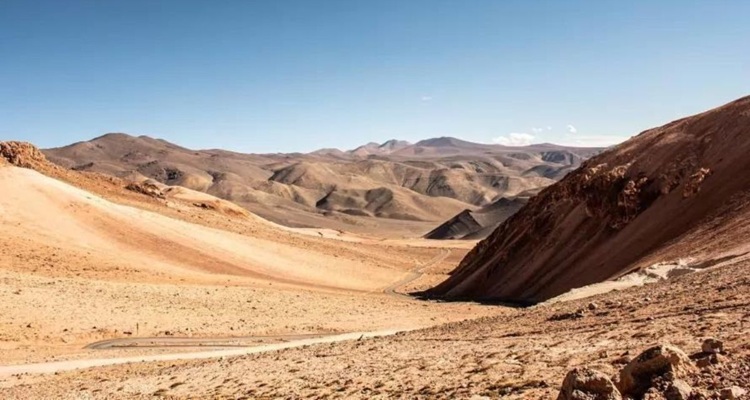 Golden Arrow obtiene aprobación ambiental de proyecto aurífero en Atacama