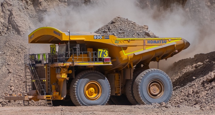 Lomas Bayas cierra 2025 con renovación de flota minera