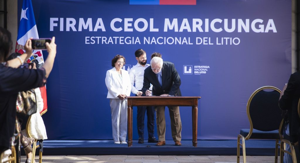 Gobierno firma segundo CEOL en el Salar de Maricunga
