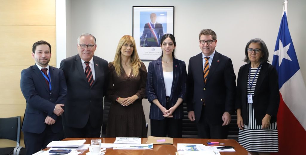 El Comité de Ministros aprobó tres proyectos de energía renovable en Chile por más de US$1.000 millones, destrabando inversiones clave en el norte y sur del país.