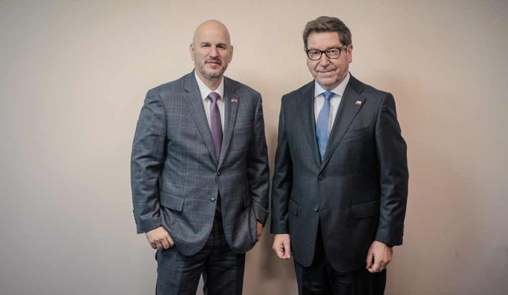 Biministro Mas y embajador de Estados Unidos refuerzan relaciones económicas y oportunidades de inversión entre Chile y su principal socio comercial.