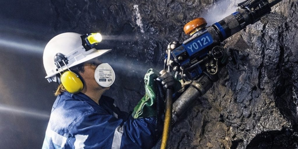 ENAMI lanza cursos de capacitación gratuitos para pequeña minería en 2026. Habrá 14 programas presenciales y virtuales desde Taltal a Rancagua.