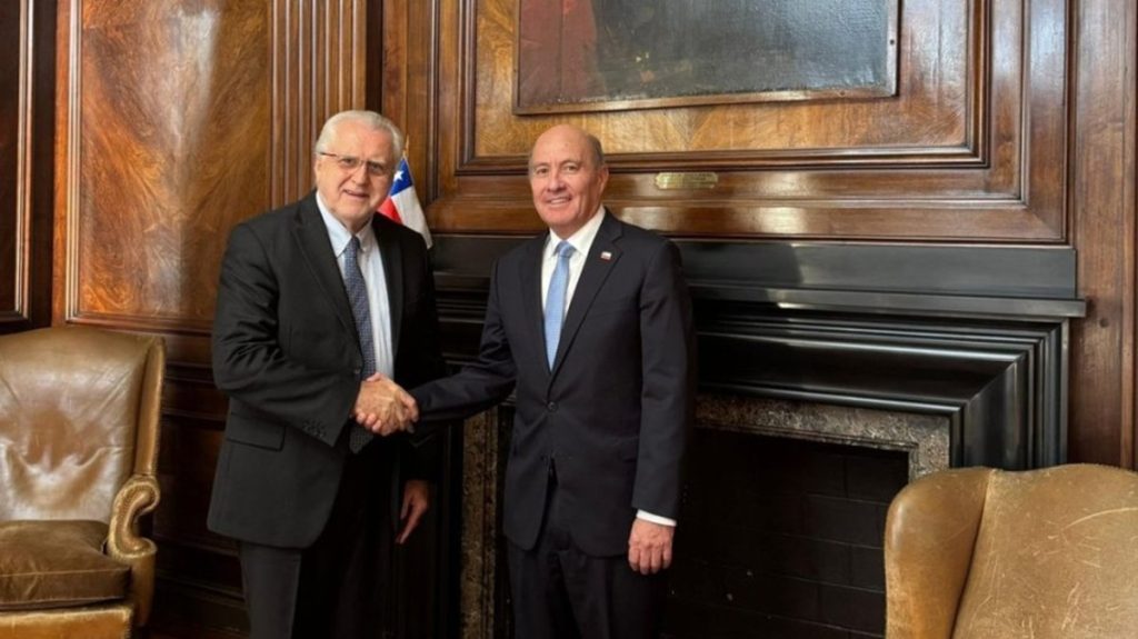 Ministro de Hacienda y Máximo Pacheco se reúnen para analizar el futuro de Codelco