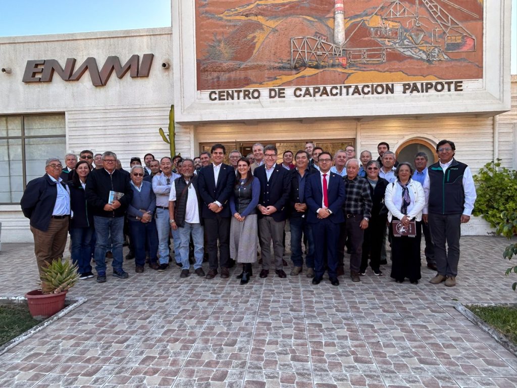 Biministro Mas aborda la modernización de ENAMI junto a asociaciones mineras de Atacama