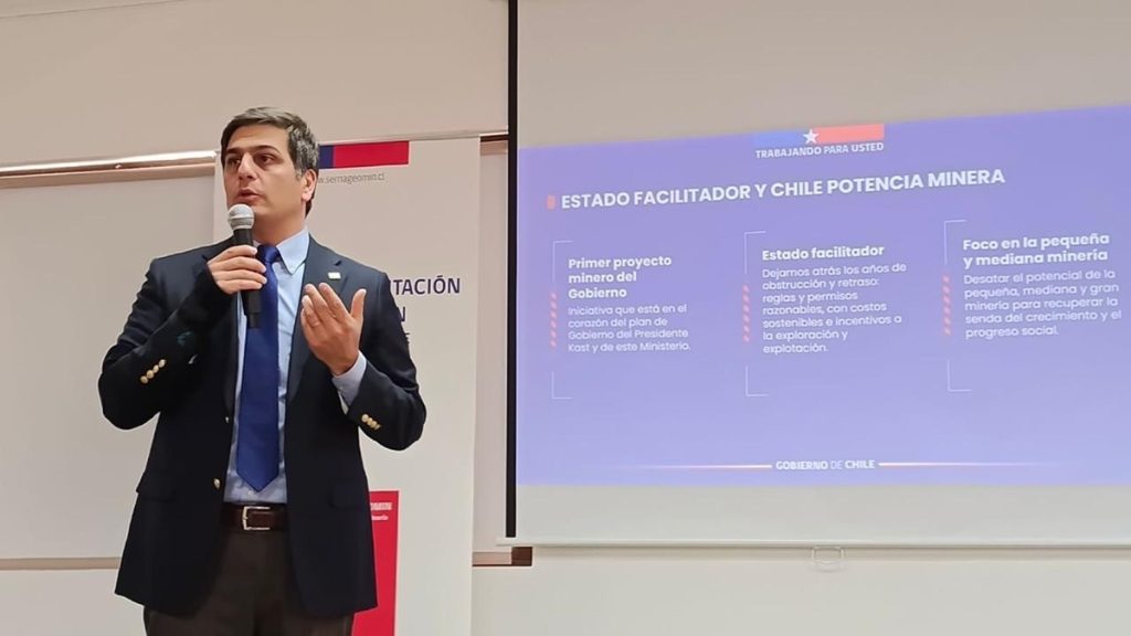 Subsecretario de Minería presenta beneficios del proyecto de ley de patentes mineras a pequeños productores