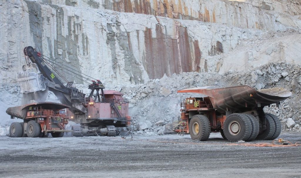 Codelco Andina fortalece protocolo contra incendios con automatización en camiones de extracción
