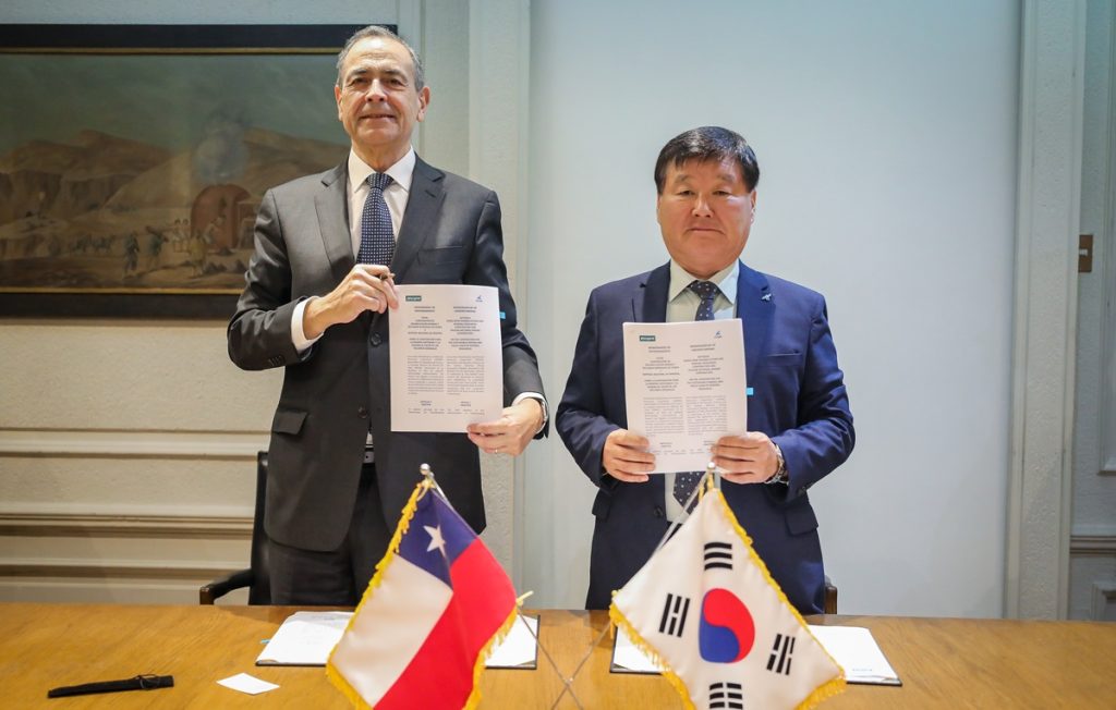 ENAMI y KOMIR renuevan alianza para impulsar proyectos de inversión minera
