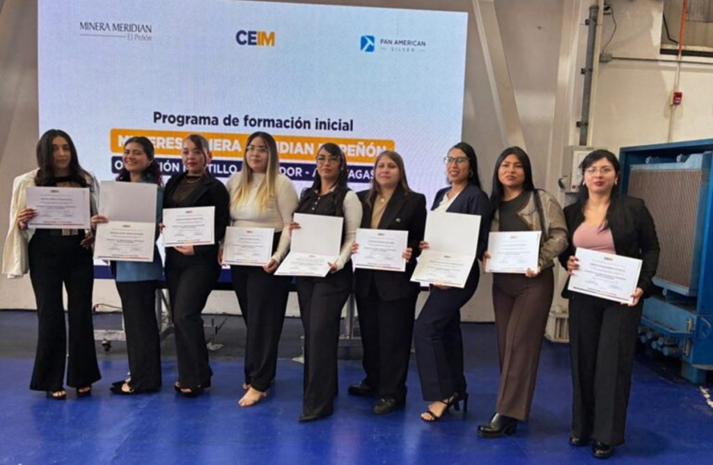 Minera Meridian El Peñón certifica a 24 mujeres como Operadoras de Martillo Acuñador