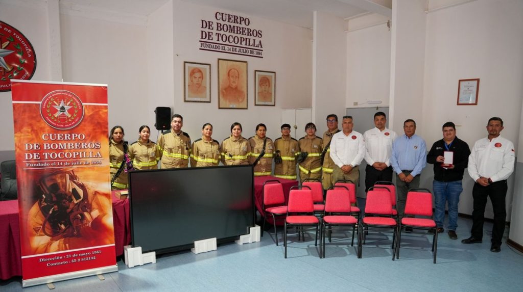 Bomberos de Tocopilla mejora su capacitación con apoyo de Minera El Abra