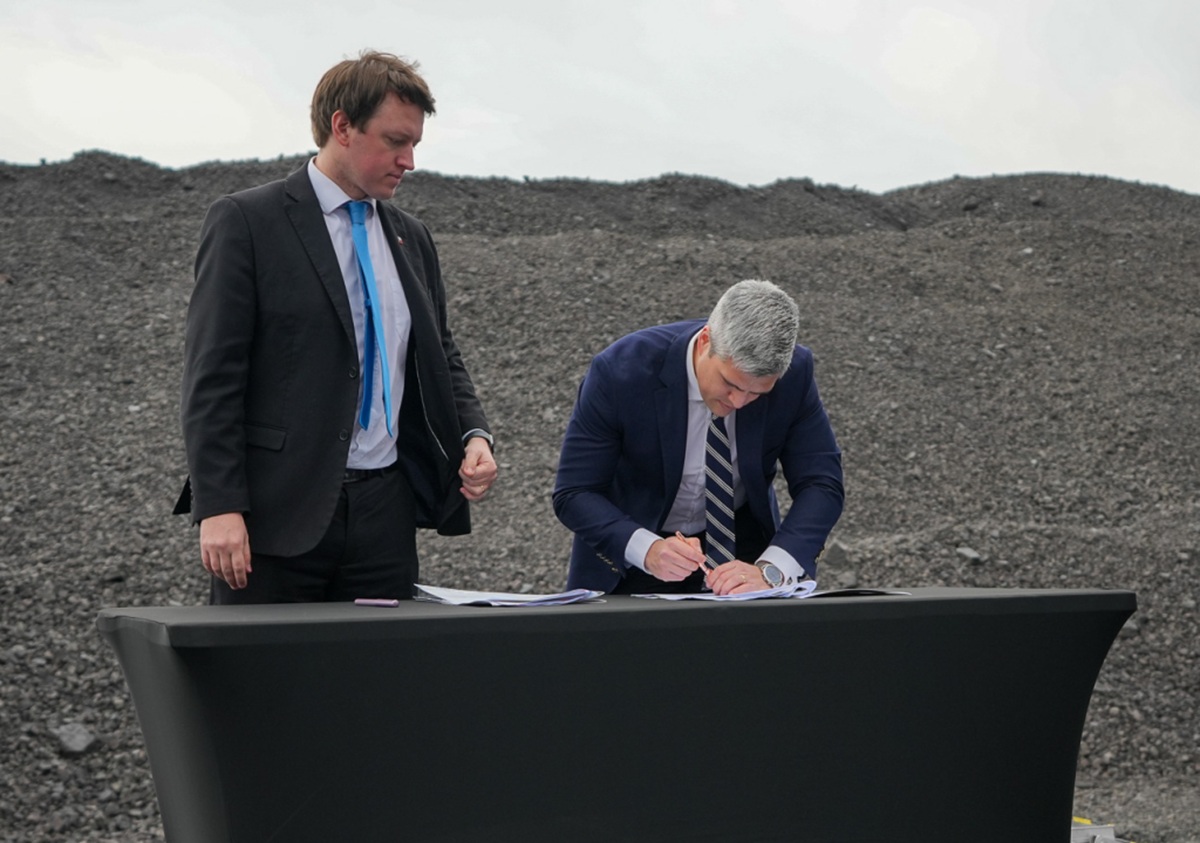 Codelco y MOP impulsan el uso de subproductos mineros en infraestructura pública