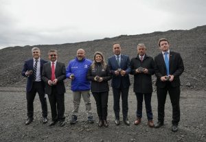 Codelco y MOP impulsan el uso de subproductos mineros en infraestructura pública