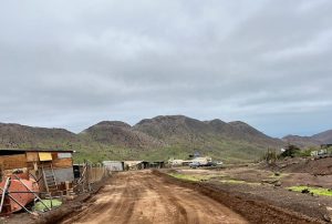 ENAMI despliega maquinaria para recuperar caminos y apoyar a Taltal tras temporal
