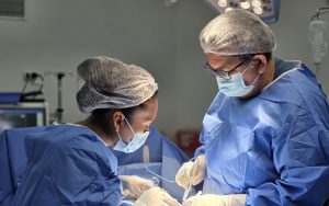 Lomas Bayas impulsa cirugías gratuitas para 19 familias de Baquedano