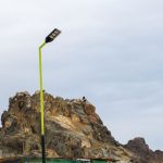 Minera El Abra instala iluminación solar en Tocopilla para mejorar la seguridad