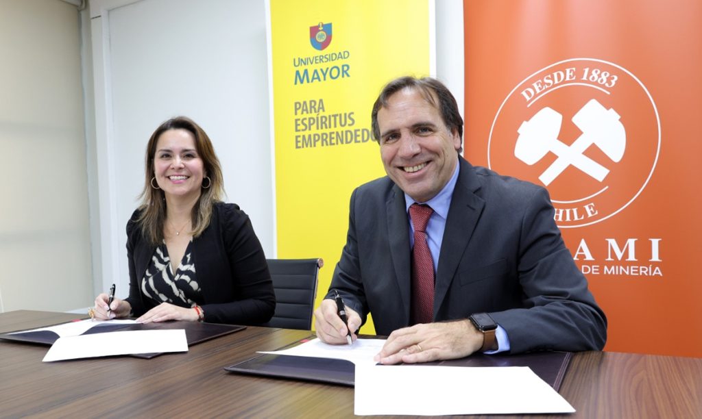 SONAMI y Universidad Mayor firman convenio para fortalecer la formación y vinculación con la minería