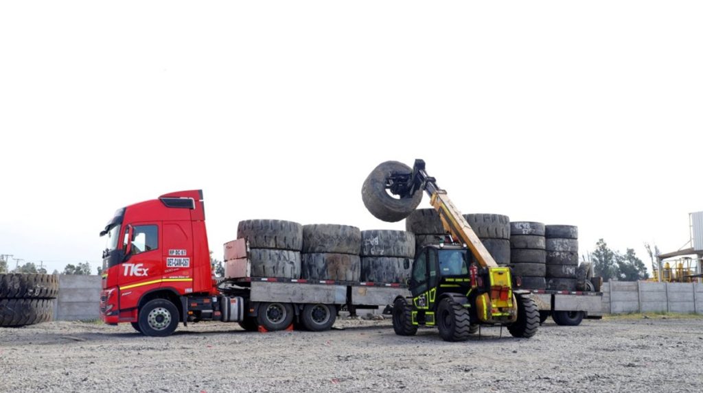 Codelco suscribió alianza con Valora Más para fortalecer el reciclaje de neumáticos fuera de uso