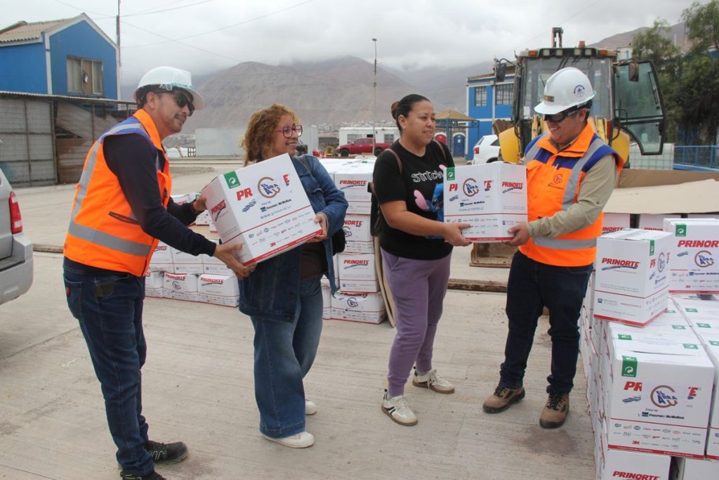 Minera El Abra entrega ayuda a pescadores afectados por aluviones en Tocopilla