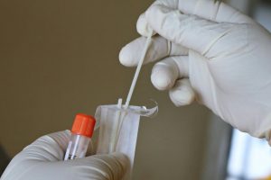 Test de drogas tensiona la contratación minera y empresas reportan que hasta 70% de candidatos no llega a la oferta