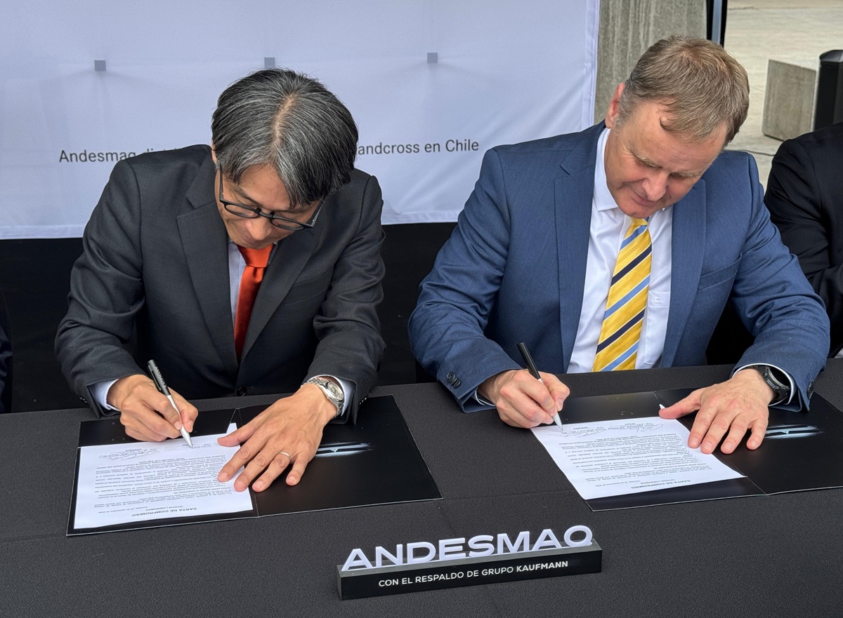 Andes Maq e Hitachi Construction Machinery firman alianza estratégica para desarrollar su operación en Chile