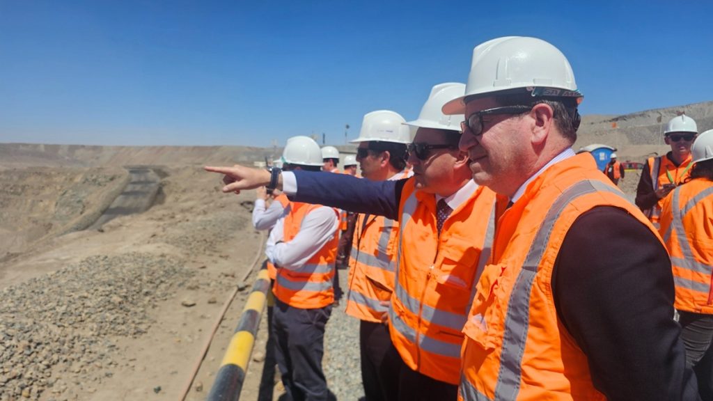 Biministro Mas proyecta recuperación de la producción minera en 2027
