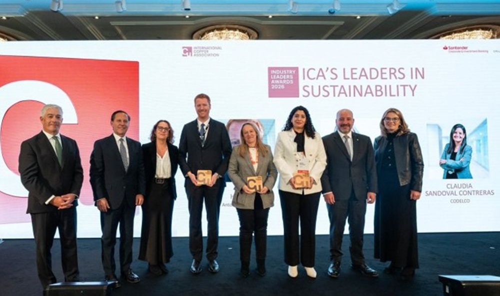 Gerenta de Codelco recibe premio internacional por su liderazgo en sustentabilidad